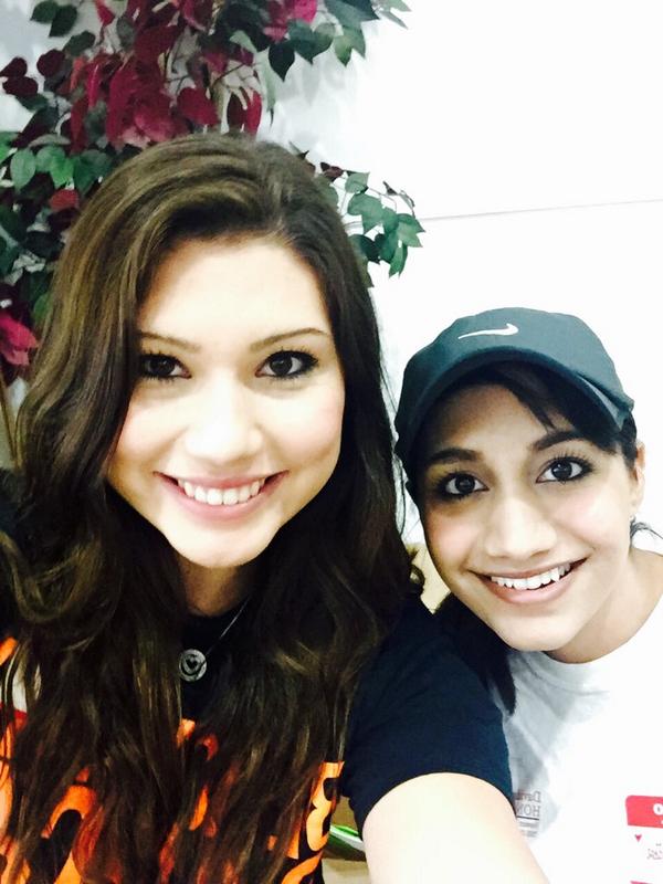 AlexaNovoa2's tweet photo. Ready to plant some trees! #vivavolunteer #DMHP #JSOM http://t.co/9dCZUYLn5c
