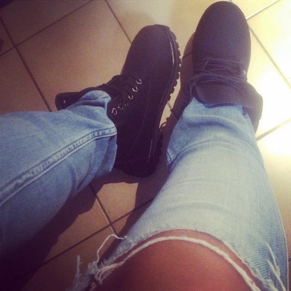 SamiaGrm's tweet photo. Mes nouveaux bébés ❤️ #TimberlandNoir #PostBadShoes http://t.co/R4dRxxcQbM