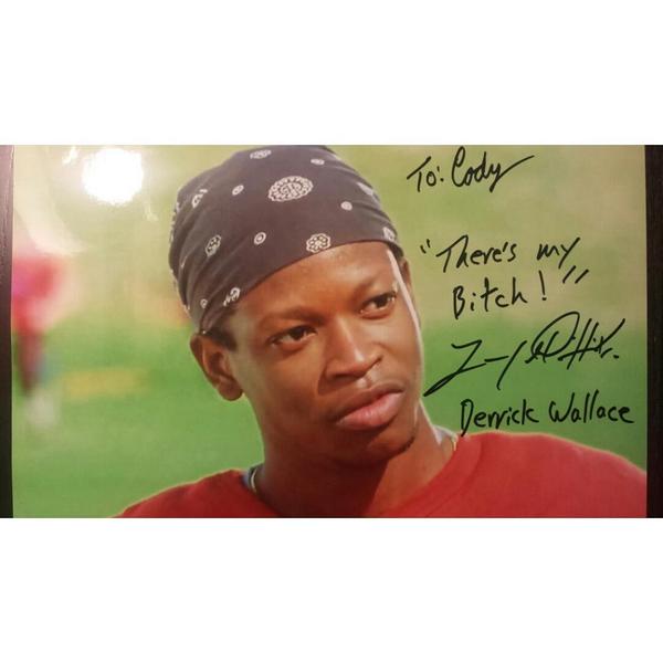 codydavis94's tweet photo. @gilliardl_jr met you a few weeks ago at monster mania, best autograph ever! Haha http://t.co/qk0jE6H1UW