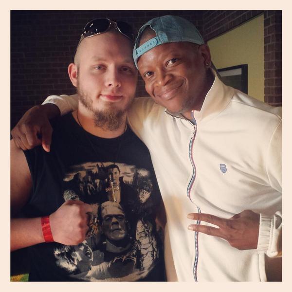 codydavis94's tweet photo. @gilliardl_jr met you a few weeks ago at monster mania, best autograph ever! Haha http://t.co/qk0jE6H1UW