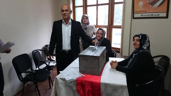 AKAkcakoca's tweet photo. Delege seçimlerini yapıyoruz,Partimize,İlçemize,İlimize,Ülkemize hayırlı olsun. http://t.co/fXfcJaXR6U