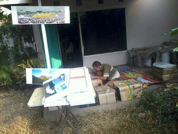 warkopmalang's tweet photo. Bersih-bersih frames untuk persiapan pameran tahun depan, horeeeee... http://t.co/hZnnymkdDB