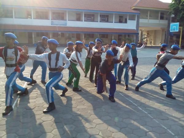 BarapaskhadHT2's tweet photo. Semangat buat adek2. K11 Kami tidak mengharapkan piala dr kalian, tp kami ingin melihat kalian menampilkan yg terbaik http://t.co/qalUgwkCdo