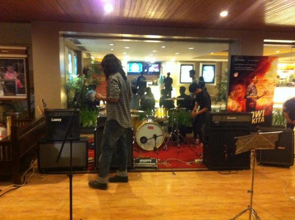 Official_JamSic's tweet photo. Setting2 alat dlu, ayo merapat bt yg bingung mw ngapain malam ini http://t.co/s97vG44i4n