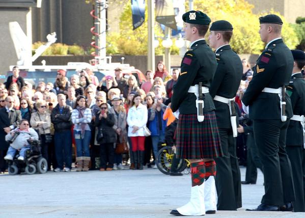 Army_Comd_Armee's tweet image. Honoring our fallens, we are back on watch at the War Memorial #StrongProudReady