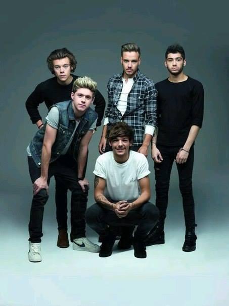 This is one direction. This is one direction. One direction в футбольной форме. One direction в футбольной форме. This is one direction.