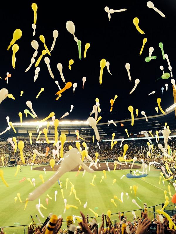 mysterymania's tweet photo. 日本シリーズ第一戦 阪神タイガースがとったどぉー！（≧∇≦） http://t.co/VEXIAARhok