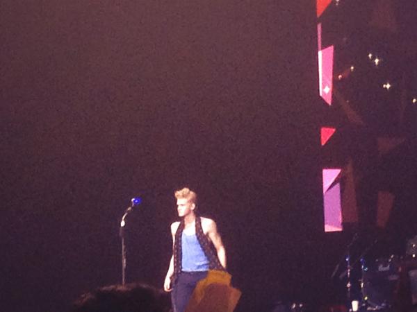 NadyaGiaskari's tweet photo. hotness overload. thankyou for tonight,you killed it! @CodySimpson 143 ❤️ http://t.co/1shpIOucz3