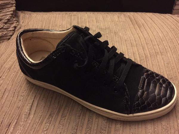 BigFashionista's tweet photo. My beautiful @UGGUK shoes. #UGGSOS http://t.co/CaFKzed0zR