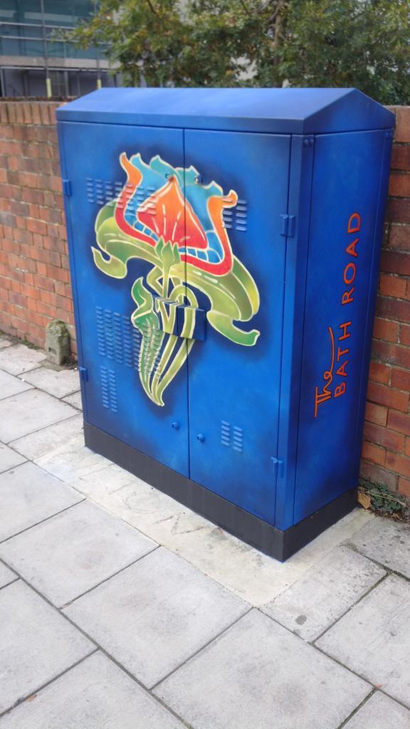 matt_babbage's tweet photo. First time walking along Bath Rd since utilty boxes approved... &amp; they look fantastic! Great addition to the area. http://t.co/WXV5q0ncMG
