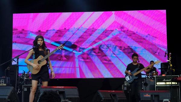 ssheinafiaz's tweet photo. Penampilan our beloved captain @sherylsheinafia @streetweartour #SWT14 tadi sore seru banget !! http://t.co/vr2K9DIOll