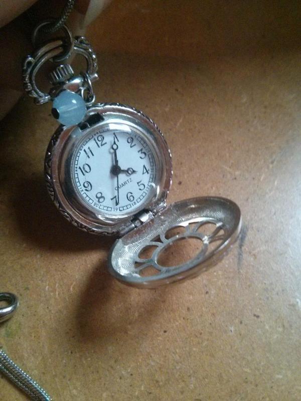 ChloeGuardiola's tweet photo. #16h00 l'heure du gouter ! #hellowatch http://t.co/uWtcVDcFAJ