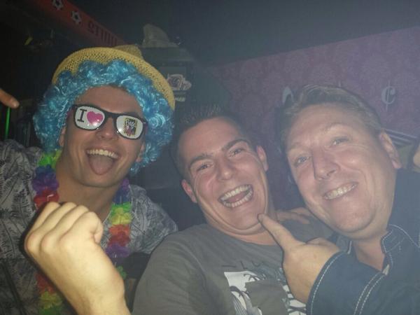 feestdjbarry's tweet image. Wat een avond was het gister weer met @eddywalsh @TimSchalkx @peterloree @DennisBax en vele anderen @52WFCafe #!!!!!