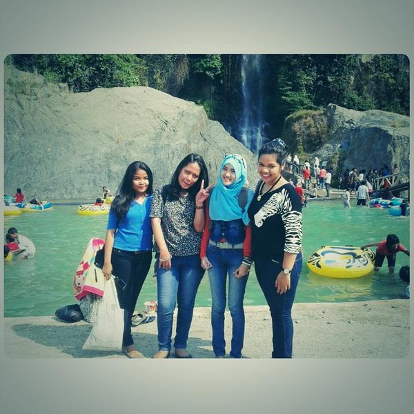 loligloli's tweet photo. With ganggers 😘😜😻👄👯💃💓💋 http://t.co/k3HMBS1CEi