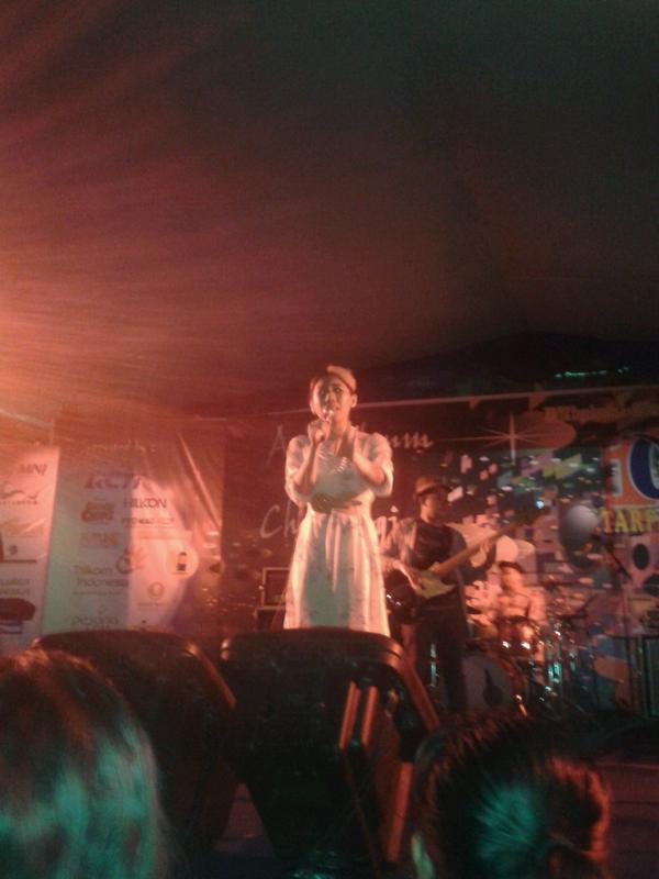 Dominique_TVP's tweet photo. @imela_kei @ten2fiveband at SMP Tarakanita 4 :) yeayyyyy http://t.co/2rKlDZHoaD