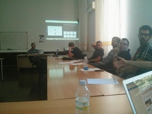 AEDISevilla's tweet photo. Taller del compañero @Saigesp "Técnicas en la gestión de equipos se diseño" #EstoEsDI @EstoEsDI http://t.co/RX1CC5yT4Q