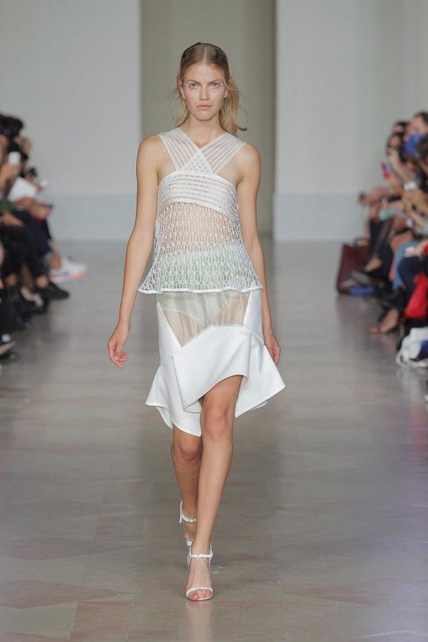 LeFashionPost's tweet photo. @PortugalFashion - Luis Buchinho - Printemps Eté 2015 — Le Fashion Post http://t.co/OmZcD3YgjK @lappartpr #Sprinkle35 http://t.co/8fUQaFFGIp