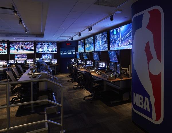 JDeschuyt's tweet photo. Le bureau de rΓͺve.... #NBACenter http://t.co/yC98OfD4Fg