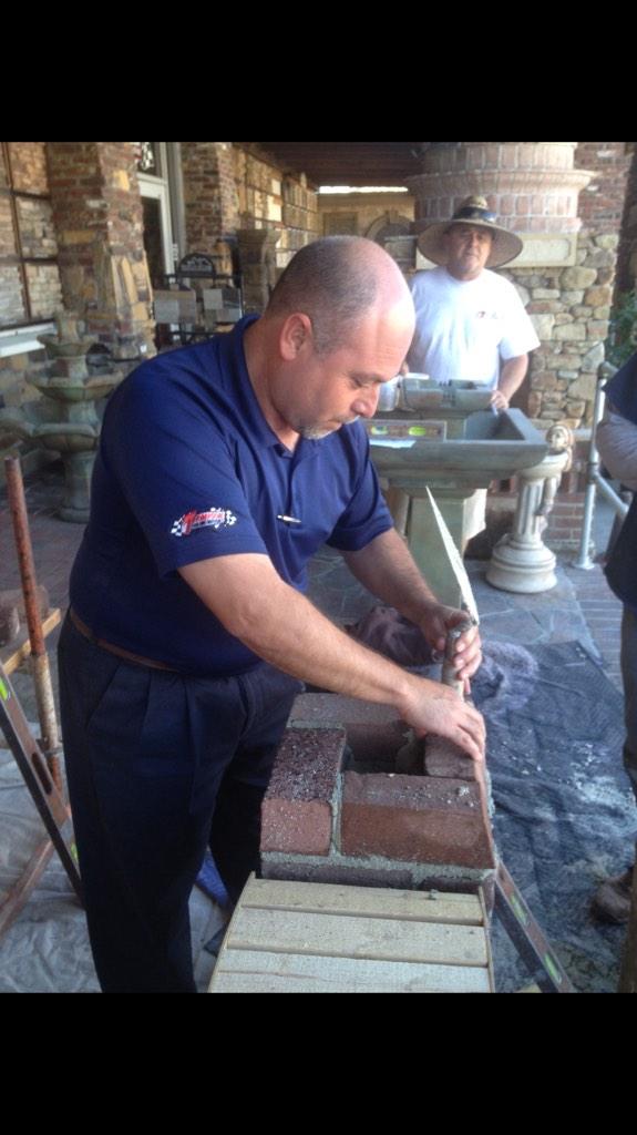 German pitching in on the columns <a href="/OldCarolina/">Old Carolina Brick</a> #thompsondesignshowroom #thompson62