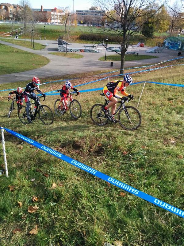 CyclocrossMTL's tweet photo. La course continue #cxurbain #cxmtl #cyclocross http://t.co/exFaSYtvT9