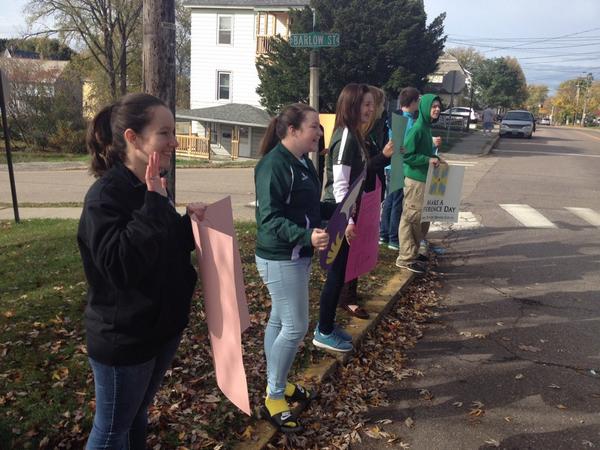 MichaelTownsend's tweet image. Waving for a food drive St. Stephen's Church Winooski till 2pm. Make a donation please. #mmday