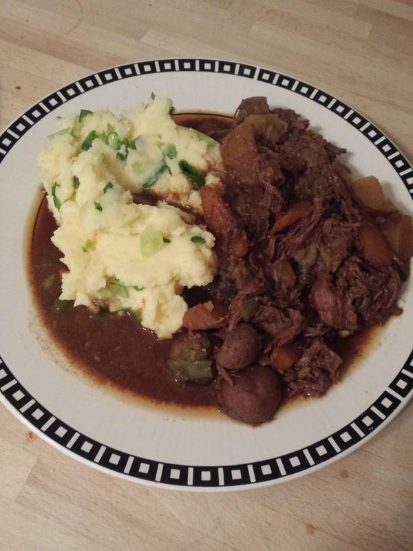 purplephoenix22's tweet photo. @SlimmingWorld #comfortfood #beefcasserole #springonionmash http://t.co/HQj5nBpQlZ