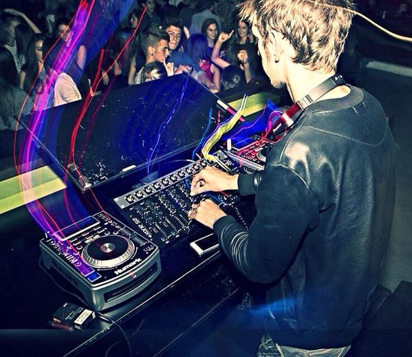 dovity11's tweet image. 