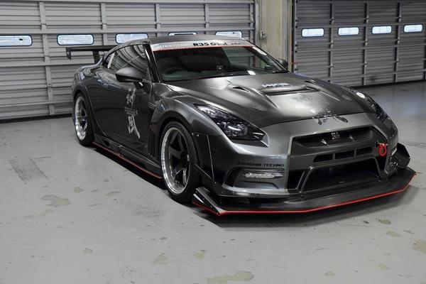 carpxrnpicx's tweet photo. This is a GT-R monster 😰💰 http://t.co/JeXLedTPIJ