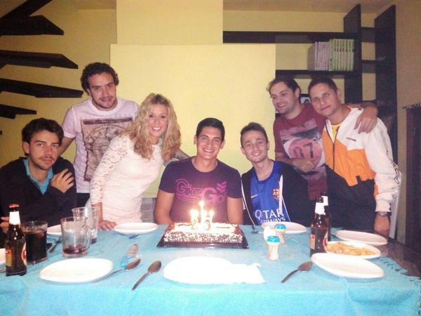 Manu_Garrido7's tweet photo. Gran cumpleaños en buena compañia.Felicidades @Kuny_ms http://t.co/Gkb7K1fzel
