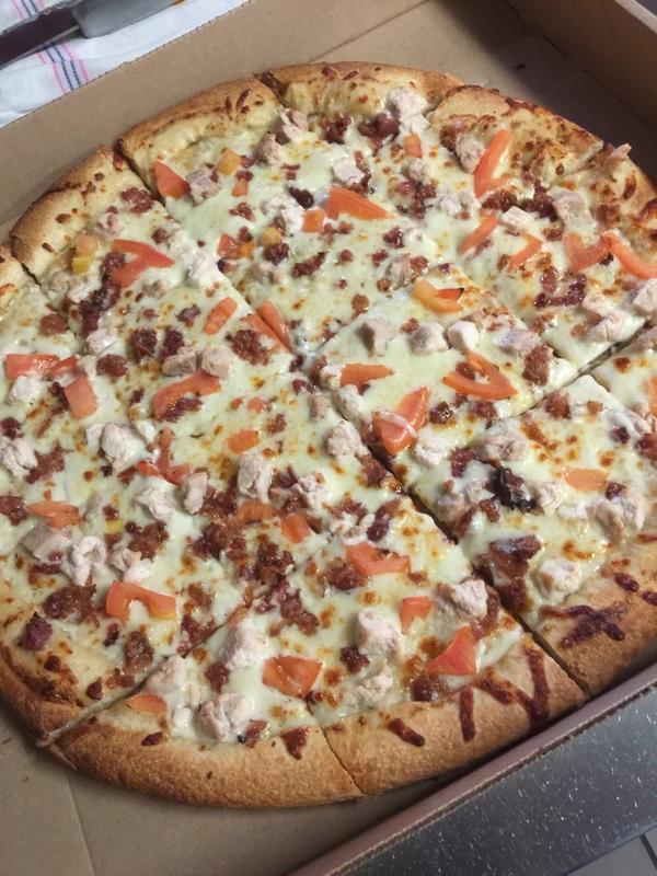 CatfishBiffs's tweet image. @TeamCarruthers got a free upgrade to XL because of the modern wonder that is caller id. #ItPaysToTweet #EatBiffs