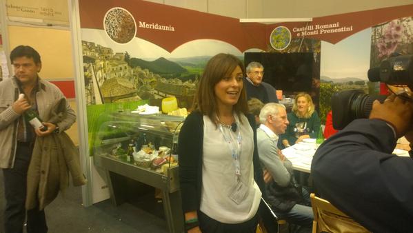 Retedeigal's tweet photo. #Telenorba arriva allo stand di #Terreospitali al #SaloneDelGusto x intervistare @antocag del gal @meridaunia http://t.co/HmI5GM6PTf