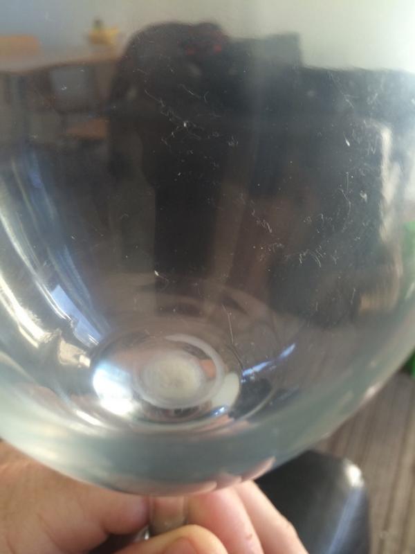 ironman1505's tweet photo. @Butlins just a couple of clips of how dirty skegness apartments are http://t.co/ItzRnPIOnp