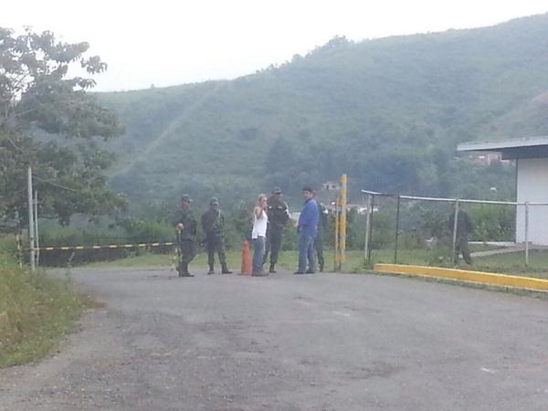liliantintori's tweet photo. Me dice el abogado que el Coronel Miranda le informo que esta listo el traslado de Leopoldo a otro penal http://t.co/uKSuQoEDgR