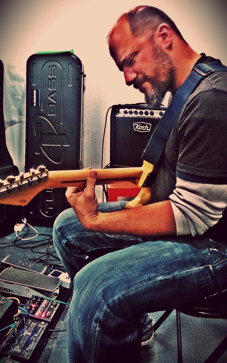 BubyBand's tweet photo. Jose, con la Buby Balnd @BubyBand @RobertoFornes #BubyBand http://t.co/TTs4faaTX3
