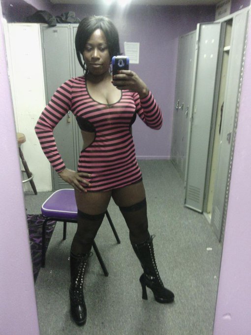 This outfit makes me feel like a cougar in jail. Lol http://t.co/hGqvuw7cIt<a href="/tag/mirrorselfie"class="tags"><span>#mirrorselfie</span></a><a href="/tag/mirrormonday"class="tags"><span>#mirrormonday</span></a>