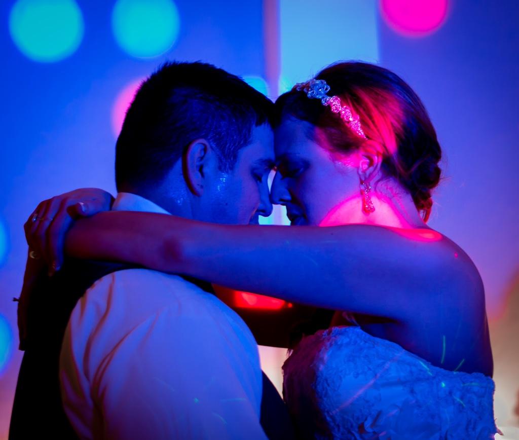PicByChuck's tweet photo. Weddings. http://t.co/Sn6PAmkdS6