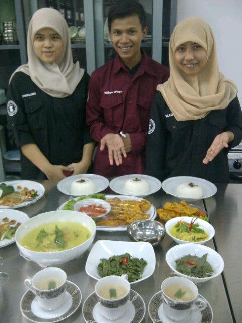 Gulai kapalo lauk sambalado teh talua  jo rakik udang ala chef  <a href="/IPMMBogor1/">IPMM-Bogor</a>  :D #genus2014