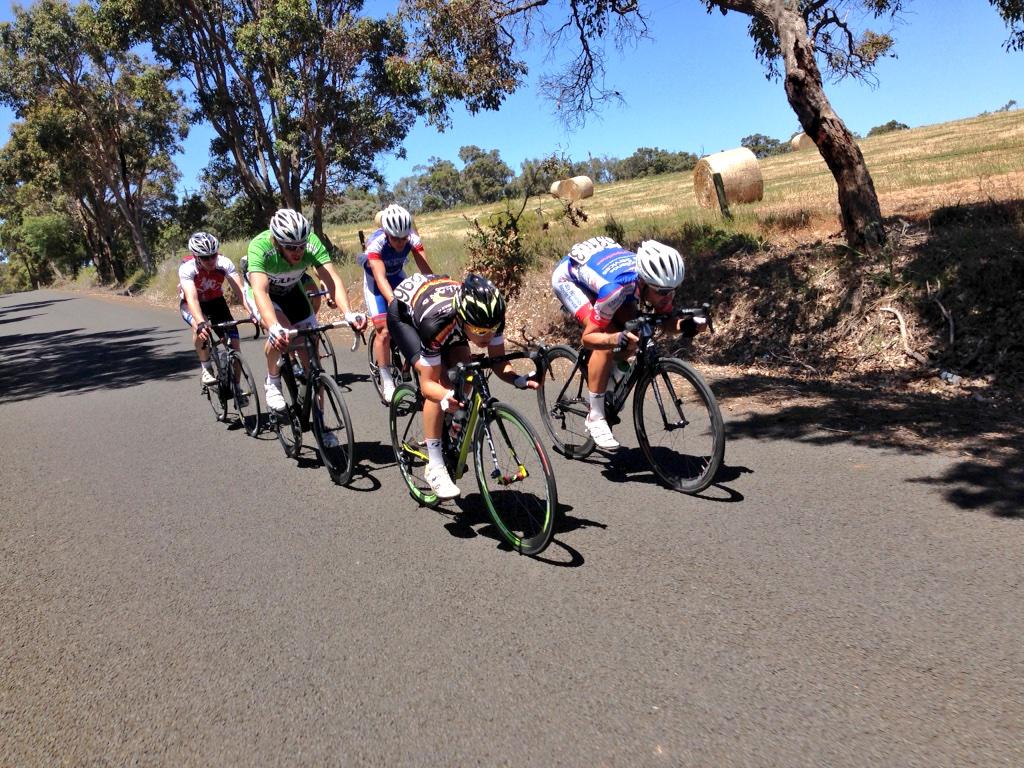 Break group averaging 58km/h down the back of the course #2014ToMR
