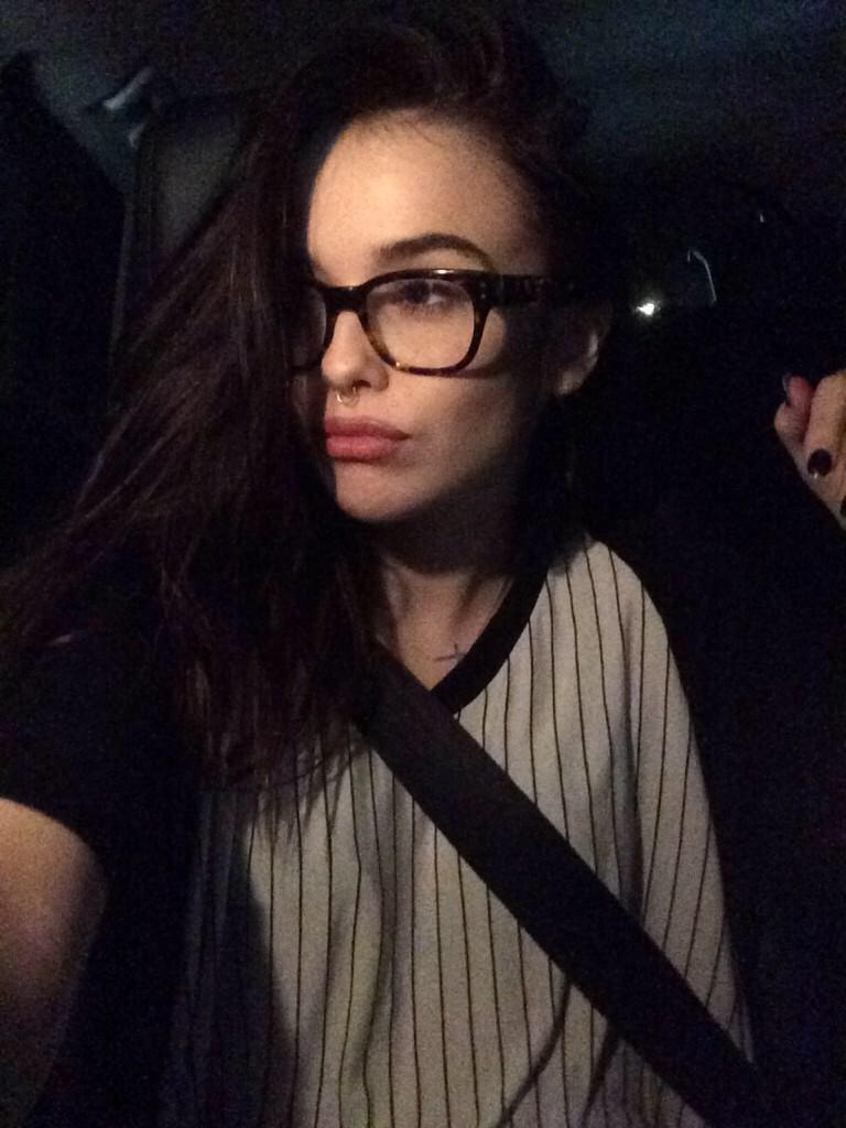 hellooo! i'm andie. i'm obsessed with anime, ramen and people. 🙈 rt??