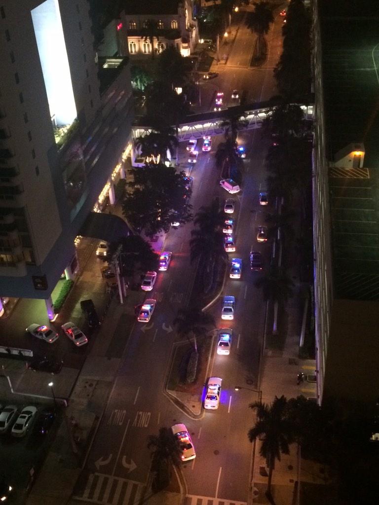 CronosSalazar's tweet photo. #miami #news Double Tree Hotel, more than 23 police cars. http://t.co/GrkRy5d3FV