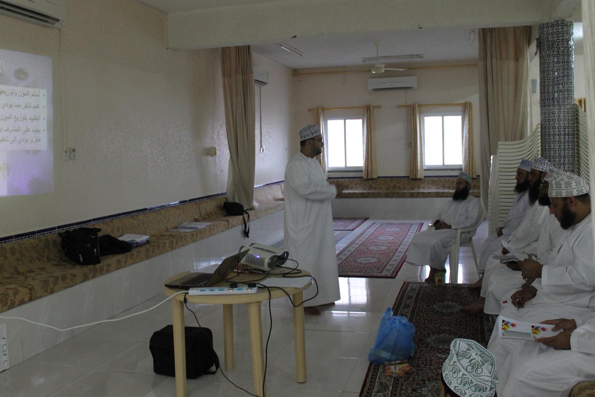 helpf04's tweet image. عقدت يوم السبت 8-11-2014م بتوفيق من الله ورشة العمل الثانية لمشروع إعانة أسرة بمجلس مسجد أولاد سيف في ولاية السيب .