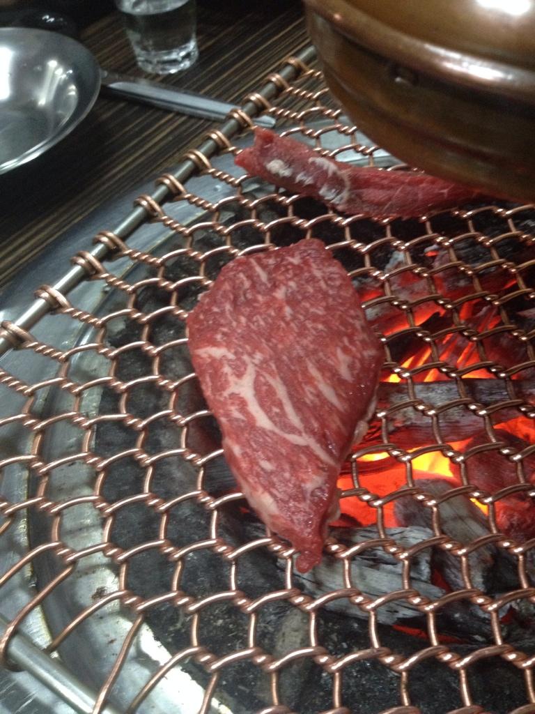 장위동 유성집 본점에 왔어요. 소고기 역시 맛나네요. 국수도 맛있구요