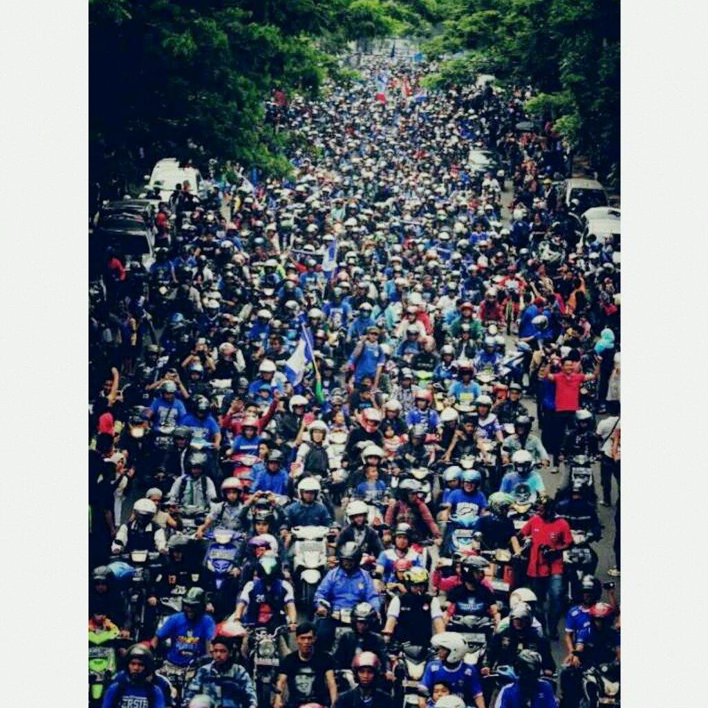 Ini baru warga Bandung, kompak. Yo yang konvoi hati-hati!