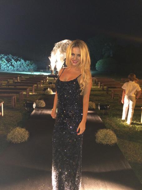 Mas look del casamiento del año! http://t.co/xod3Mqry7e
