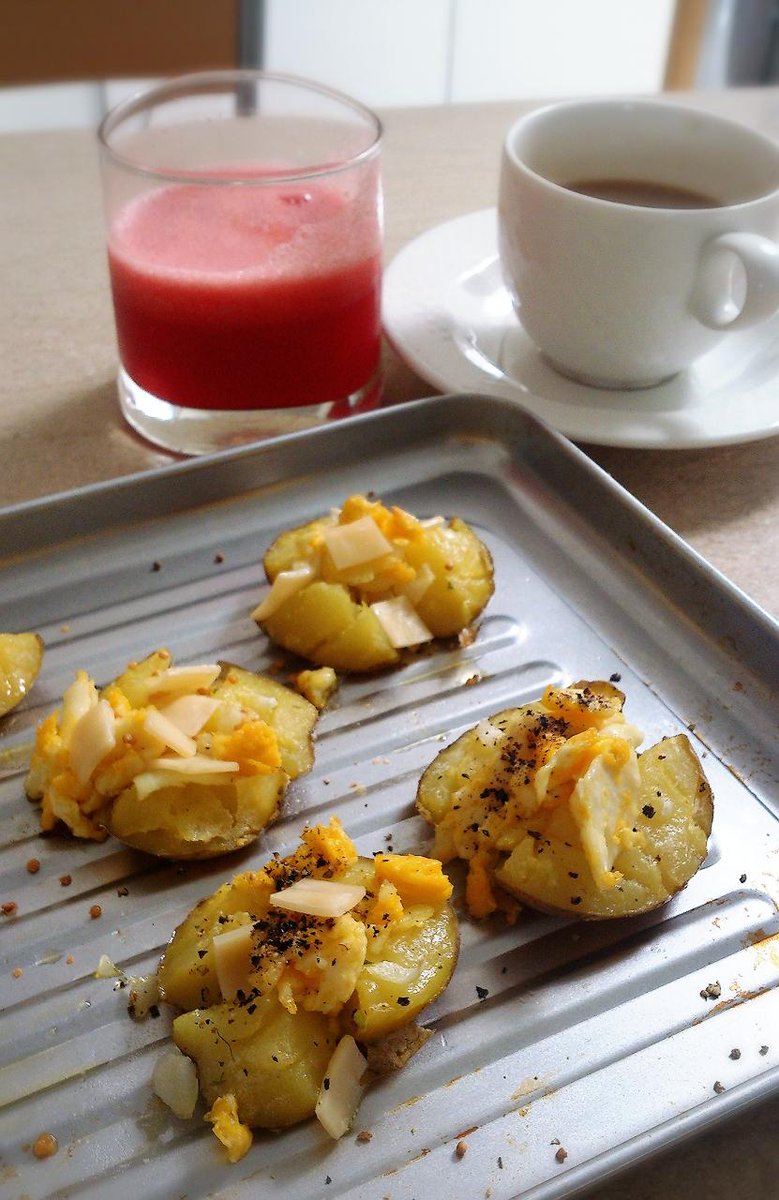 misscitra's tweet photo. Crushed potato with scrambled egg for topping... #MyCookingLog http://t.co/2LV05hz9AV