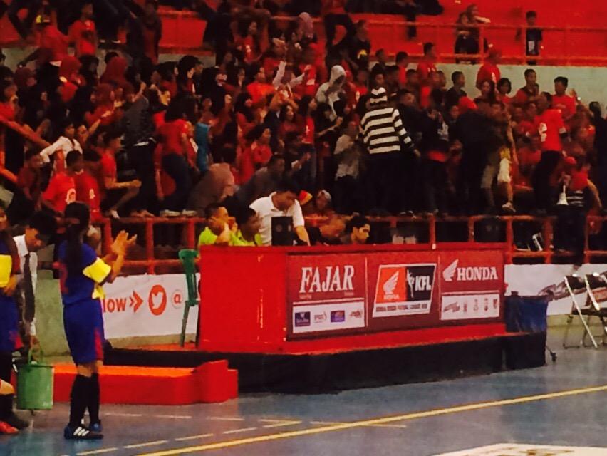 Supporter SMK Techno Terapan luar biasaaaa semangatnyaaa #HONDAKFL2014