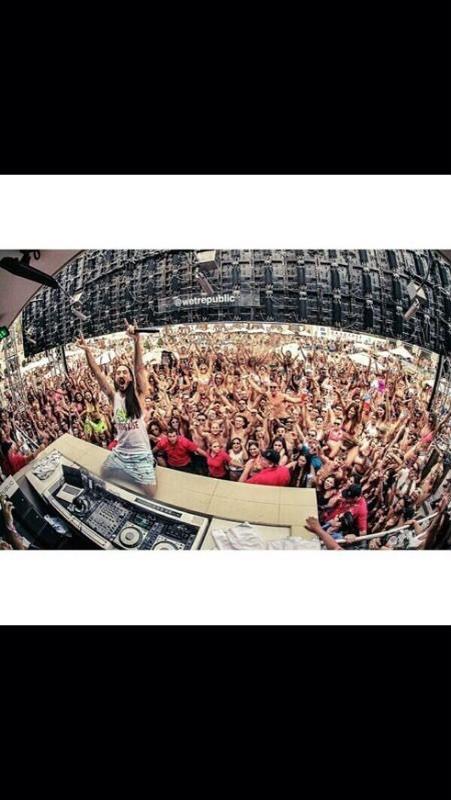 EDMWEEKENDS's tweet photo. Looking for people to work closely with up and coming DJs as a part of their street team. Fav if interested! http://t.co/xydTVl4hQ5