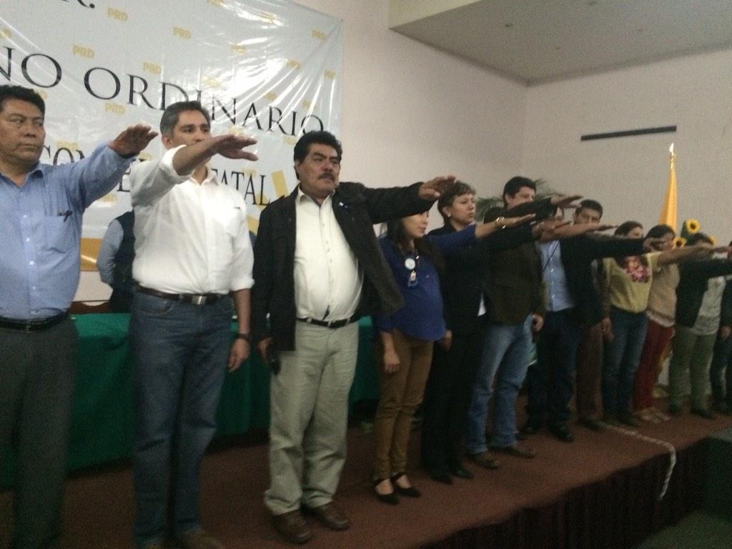 Oaxaca_Digital's tweet photo. #oaxaca Toma protesta el nuvo comité ejecutivo estatal del @PRDOaxaca http://t.co/sqHyPOeCgD