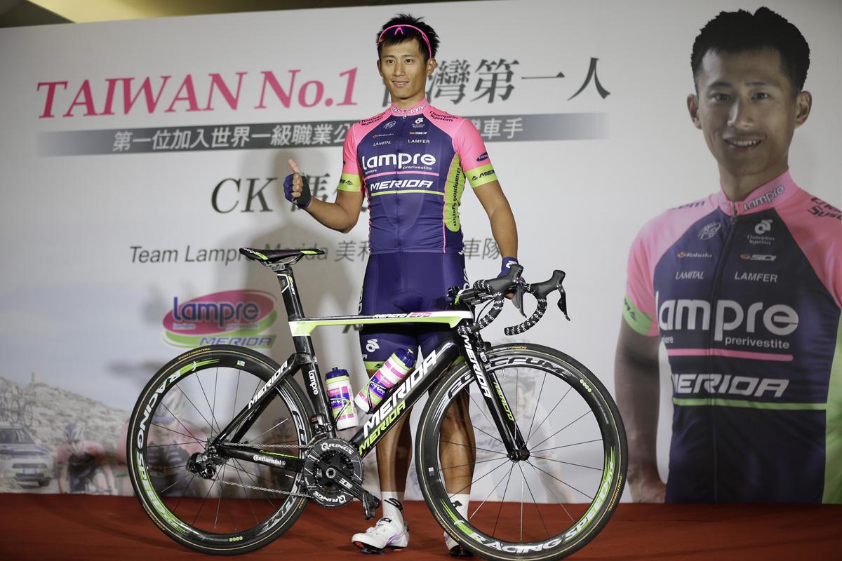 1st rider from #Taiwan in the #WorldTour, on a @MeridaBikes from Taiwan: @lampre_merida welcomes CK Feng @cyclingkai!