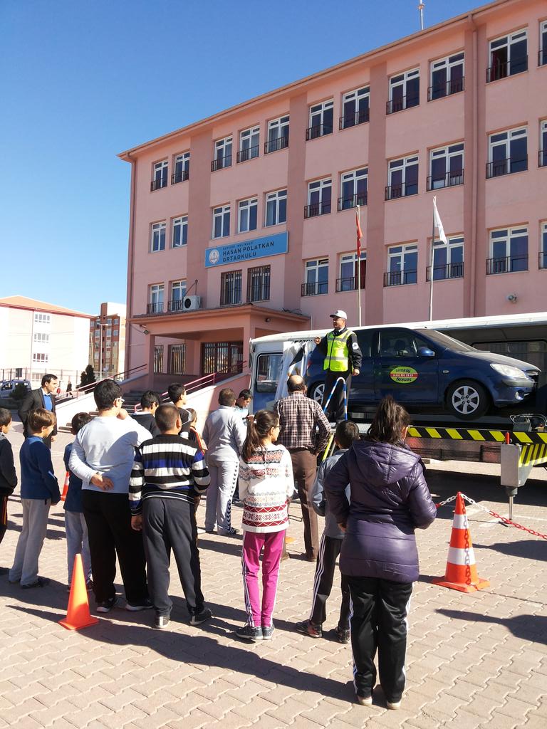 KayseriTrfDnt's tweet photo. 07 KASIM 2014 Emniyet Kemeri Simülasyon aracımız  TOKİ Hasan Polatkan Ortaokulunda faaliyet göstermektedir. http://t.co/TvdR6eU37x